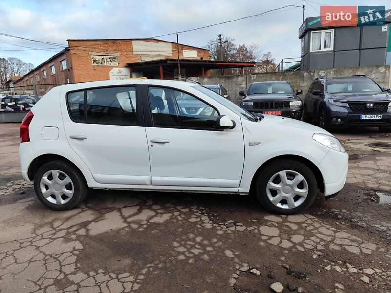 Хетчбек Dacia Sandero 2010 в Чернігові