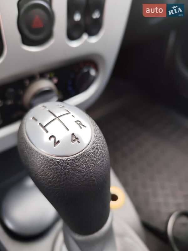 Хетчбек Dacia Sandero 2010 в Чернігові