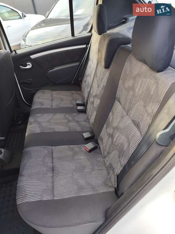 Хетчбек Dacia Sandero 2010 в Чернігові