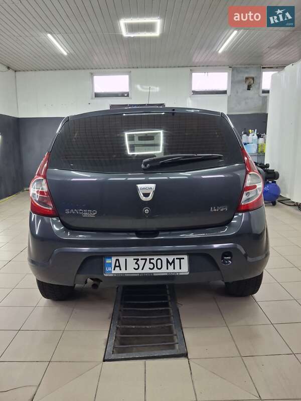 Хэтчбек Dacia Sandero 2009 в Фастове