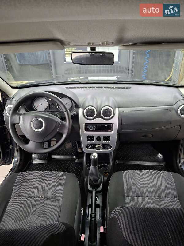 Хэтчбек Dacia Sandero 2009 в Фастове