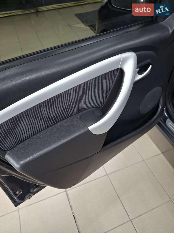 Хэтчбек Dacia Sandero 2009 в Фастове