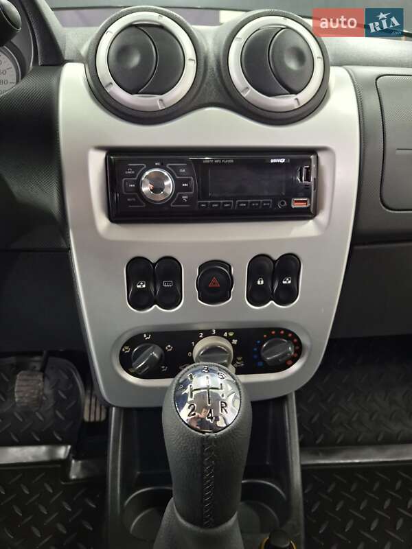 Хэтчбек Dacia Sandero 2009 в Фастове