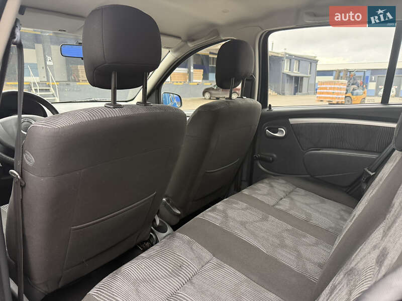 Хэтчбек Dacia Sandero 2011 в Ровно