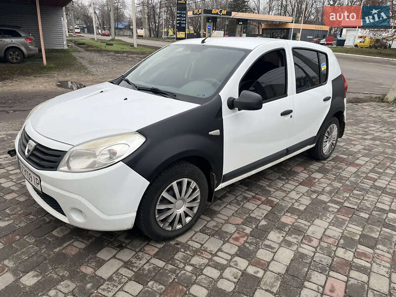 Хэтчбек Dacia Sandero 2009 в Харькове