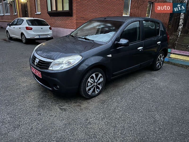Хетчбек Dacia Sandero 2008 в Києві