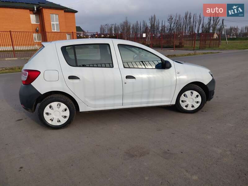 Хэтчбек Dacia Sandero 2013 в Луцке