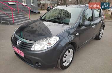 Хетчбек Dacia Sandero 2009 в Дніпрі