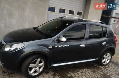 Хэтчбек Dacia Sandero 2012 в Знаменке