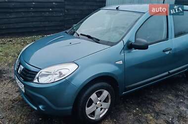 Хэтчбек Dacia Sandero 2008 в Шостке