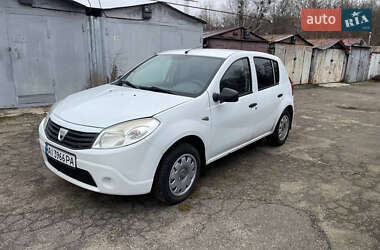Хетчбек Dacia Sandero 2010 в Києві
