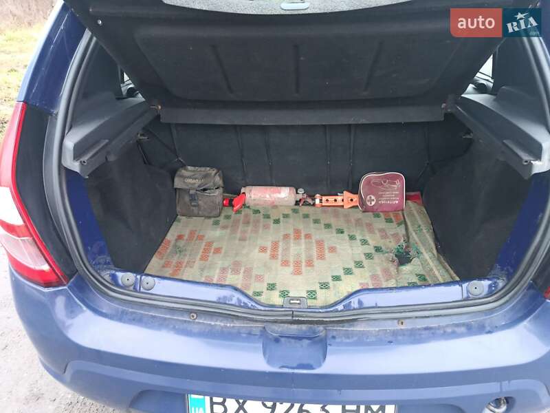 Хэтчбек Dacia Sandero 2008 в Любаре