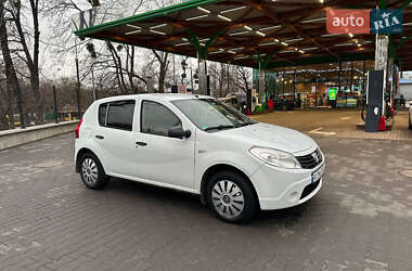 Хэтчбек Dacia Sandero 2010 в Киеве