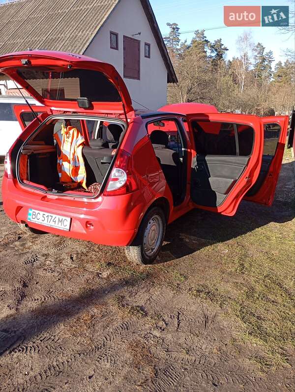 Хэтчбек Dacia Sandero 2009 в Львове