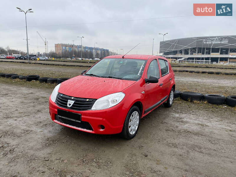 Хэтчбек Dacia Sandero 2012 в Львове