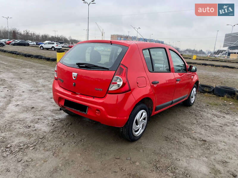 Хэтчбек Dacia Sandero 2012 в Львове