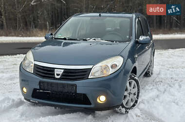Хэтчбек Dacia Sandero 2009 в Ровно