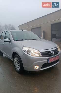 Хэтчбек Dacia Sandero 2011 в Новомиргороде