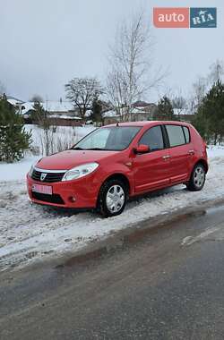 Хэтчбек Dacia Sandero 2009 в Збараже