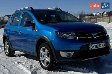 Хэтчбек Dacia Sandero 2016 в Ровно