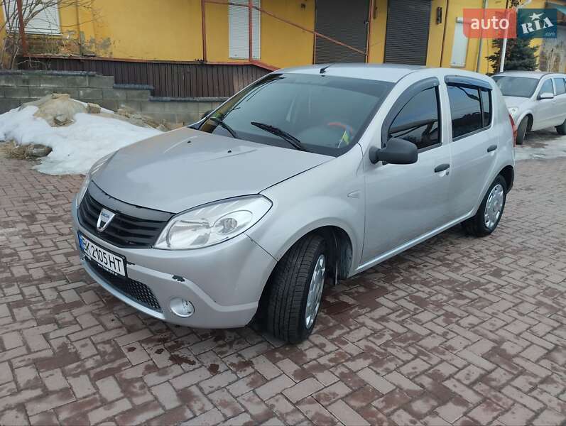 Хэтчбек Dacia Sandero 2008 в Ровно