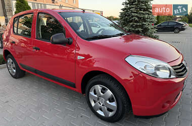 Хэтчбек Dacia Sandero 2009 в Виннице