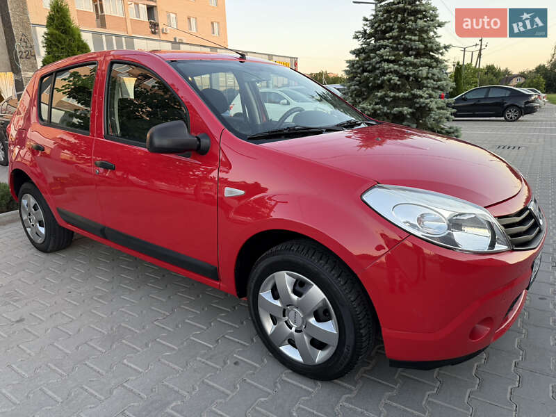 Хэтчбек Dacia Sandero 2009 в Виннице