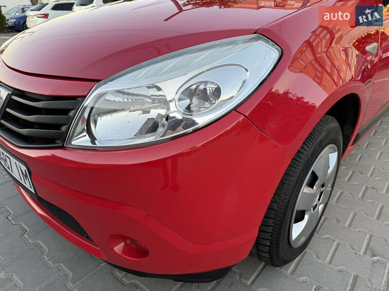 Хэтчбек Dacia Sandero 2009 в Виннице