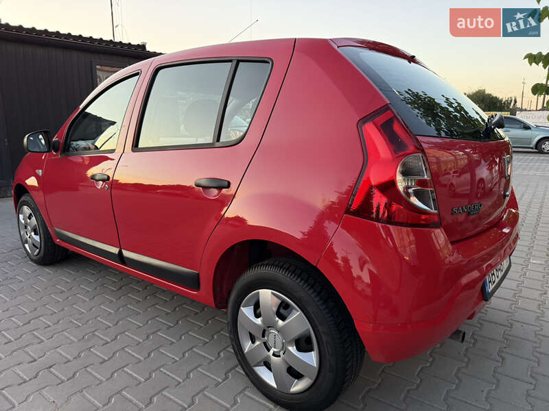 Хэтчбек Dacia Sandero 2009 в Виннице
