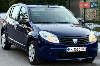 Хэтчбек Dacia Sandero 2009 в Ровно