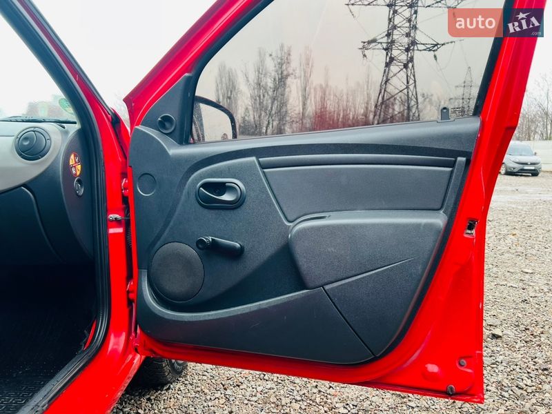 Хэтчбек Dacia Sandero 2009 в Харькове