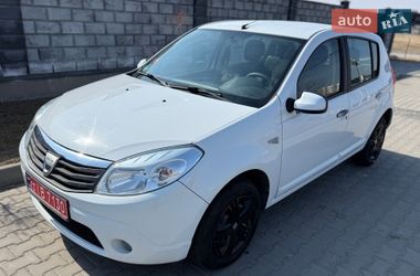 Хэтчбек Dacia Sandero 2008 в Ровно