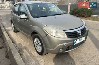 Хэтчбек Dacia Sandero 2008 в Черновцах