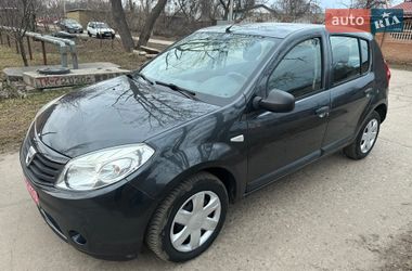 Хэтчбек Dacia Sandero 2010 в Полтаве