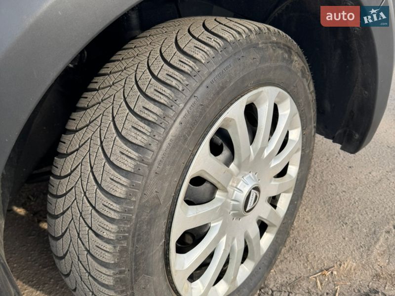 Хэтчбек Dacia Sandero 2010 в Остроге