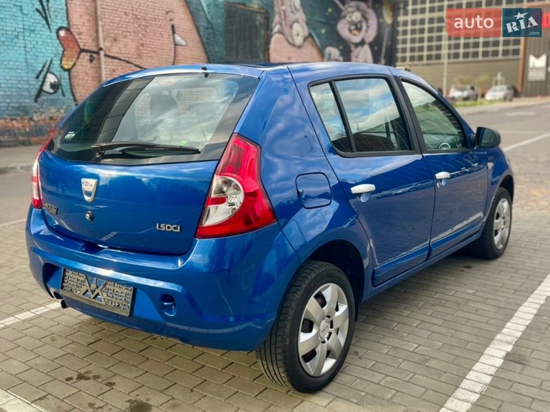 Хэтчбек Dacia Sandero 2010 в Луцке