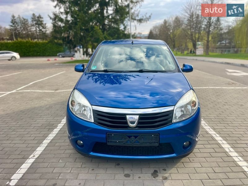 Хэтчбек Dacia Sandero 2010 в Луцке