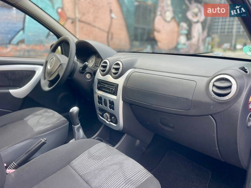 Хэтчбек Dacia Sandero 2010 в Луцке