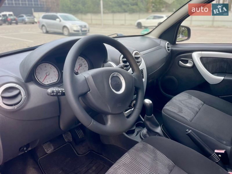 Хэтчбек Dacia Sandero 2010 в Луцке
