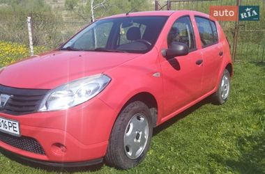 Хэтчбек Dacia Sandero 2010 в Стебнику