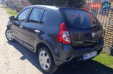 Хэтчбек Dacia Sandero 2009 в Сарнах