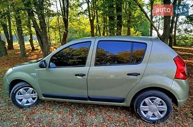 Хэтчбек Dacia Sandero 2008 в Зенькове