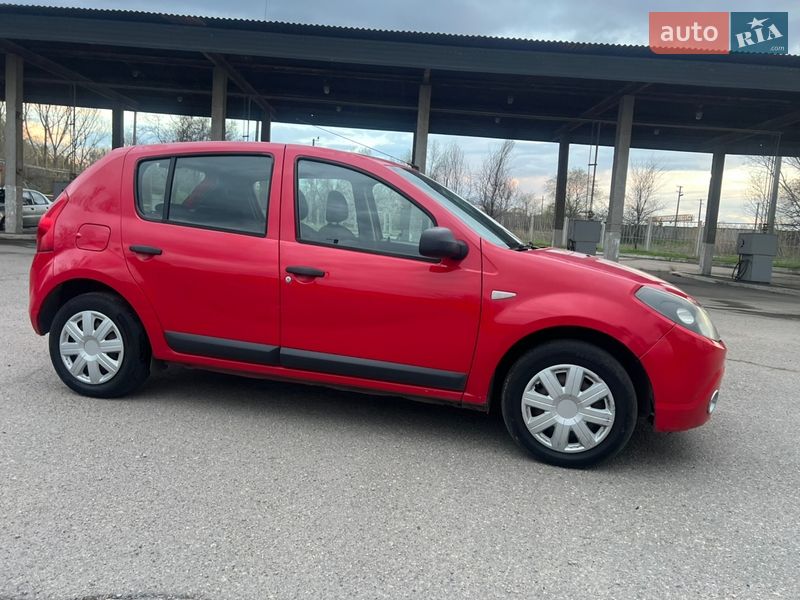Хэтчбек Dacia Sandero 2009 в Днепре