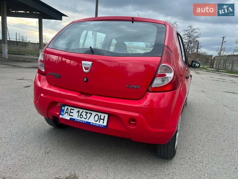 Хэтчбек Dacia Sandero 2009 в Днепре