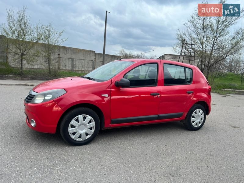Хэтчбек Dacia Sandero 2009 в Днепре