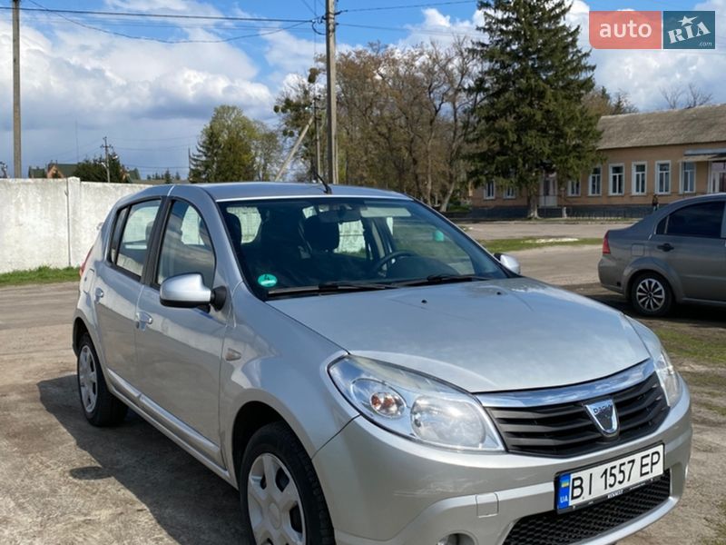 Хэтчбек Dacia Sandero 2009 в Полтаве