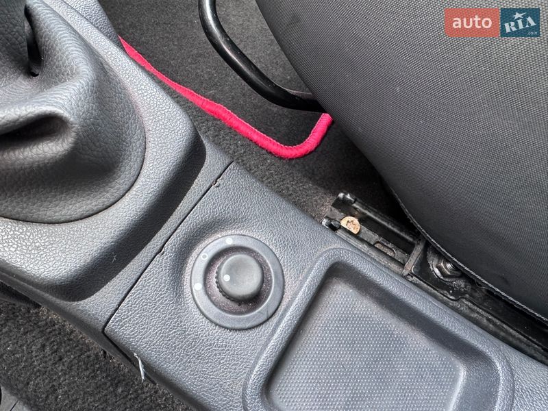 Хэтчбек Dacia Sandero 2009 в Полтаве фото 16 Хэтчбек Dacia Sandero 2009 в Полтаве