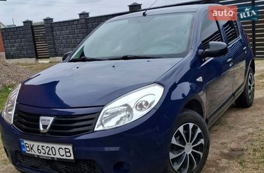 Хэтчбек Dacia Sandero 2009 в Сарнах