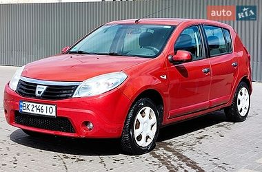 Хетчбек Dacia Sandero 2009 в Сарнах
