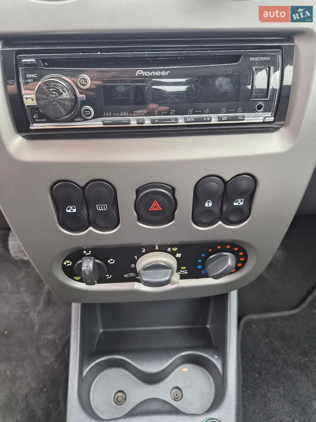 2010 Dacia Sandero - мініатюра 8